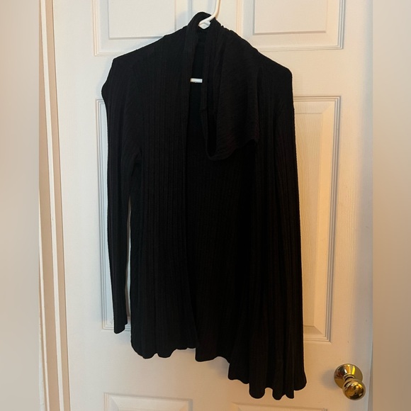 Barefoot Dreams Cozychic Ultra Lite Black Cardigan.  Used size medium - Picture 2 of 5